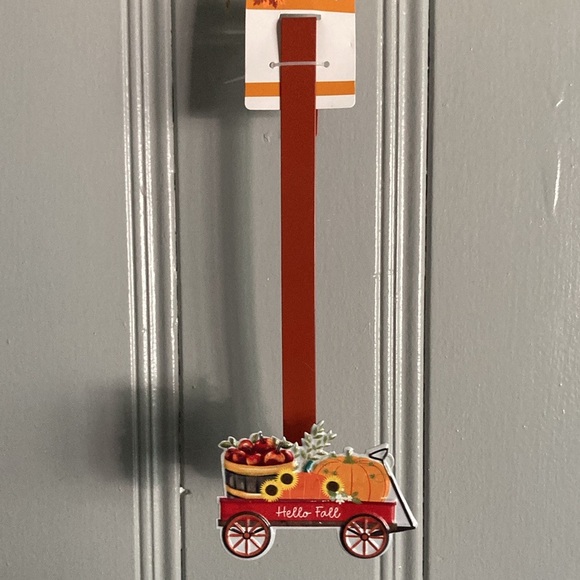 NWT- Fall Farmhouse- Metal- Hello Fall- Red Wagon & Pumpkins Wreath Hanger 🌻🍁 - Picture 12 of 16